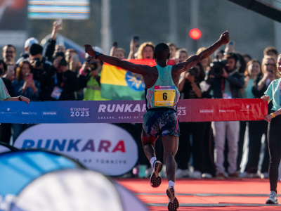 Runkara Yarı Maratonu'nda erkeklerde Etiyopyalı Sisay Lemma, kadınlarda Etiyopyalı Zewditu Aderaw Gelaw birinci oldu 